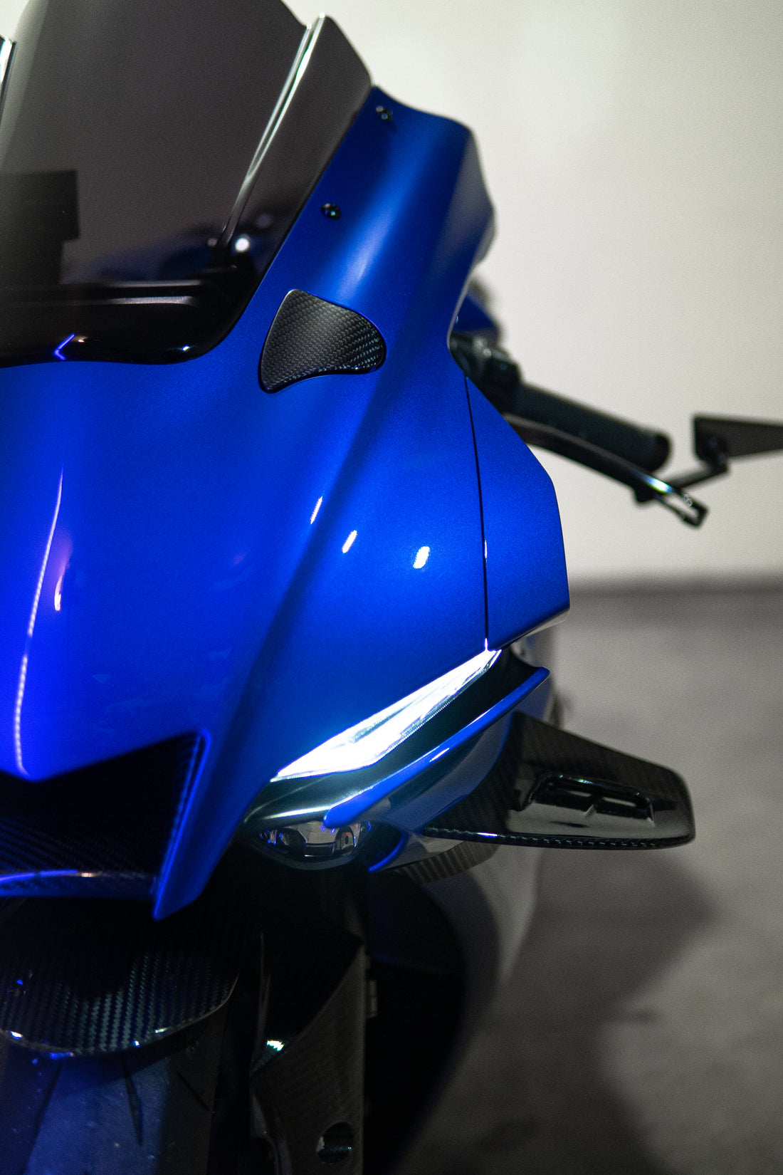Carbon Fiber Mirror Block Off Plate for 2020+ Yamaha R1 / R1M (RN49 ...