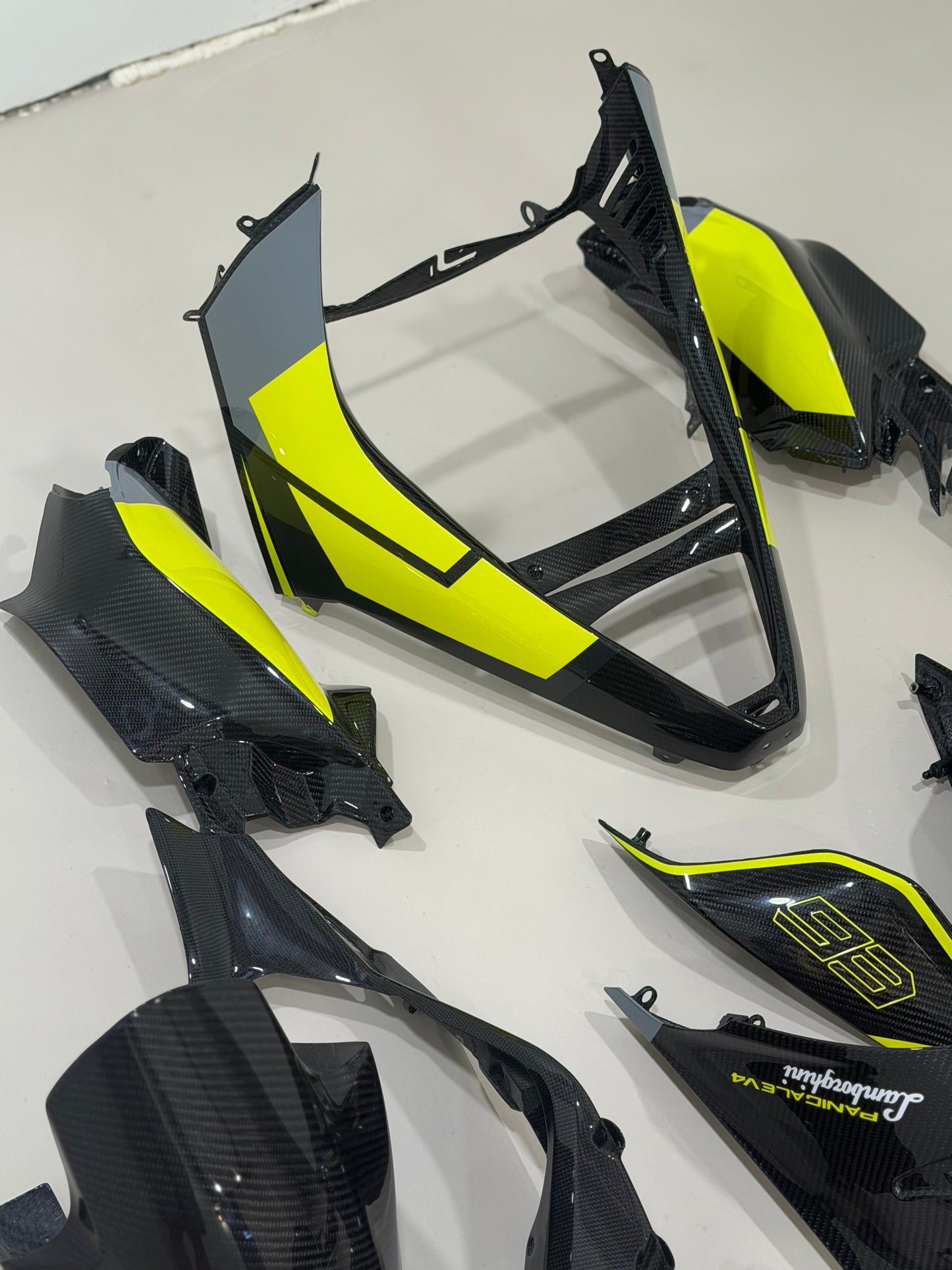 Lamborghini Style Carbon fiber body fairing for 2025-2026 Ducati Panigale V4