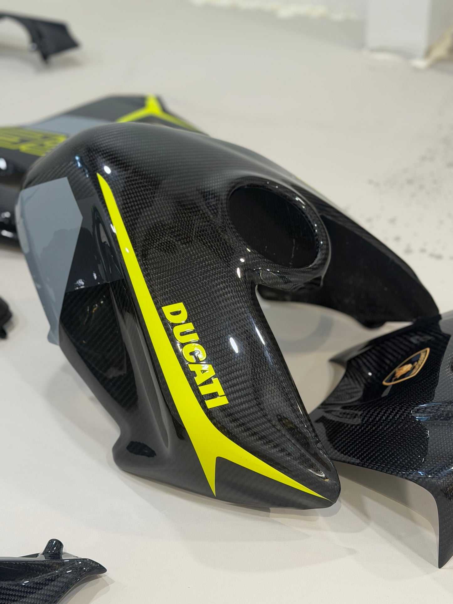 Lamborghini Style Carbon fiber body fairing for 2025-2026 Ducati Panigale V4