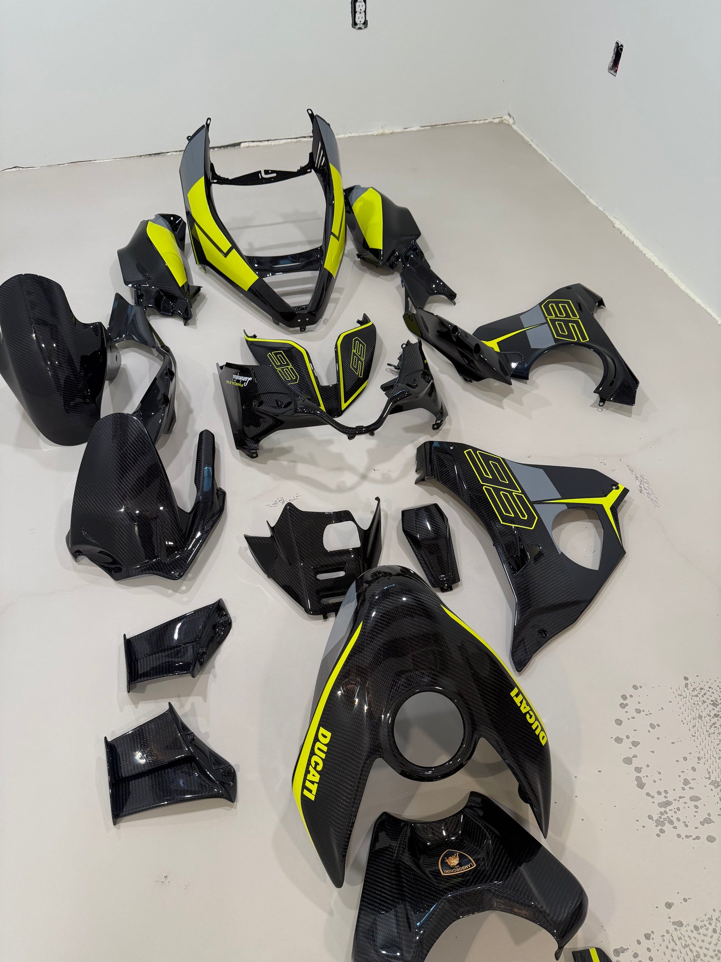 Lamborghini Style Carbon fiber body fairing for 2025-2026 Ducati Panigale V4