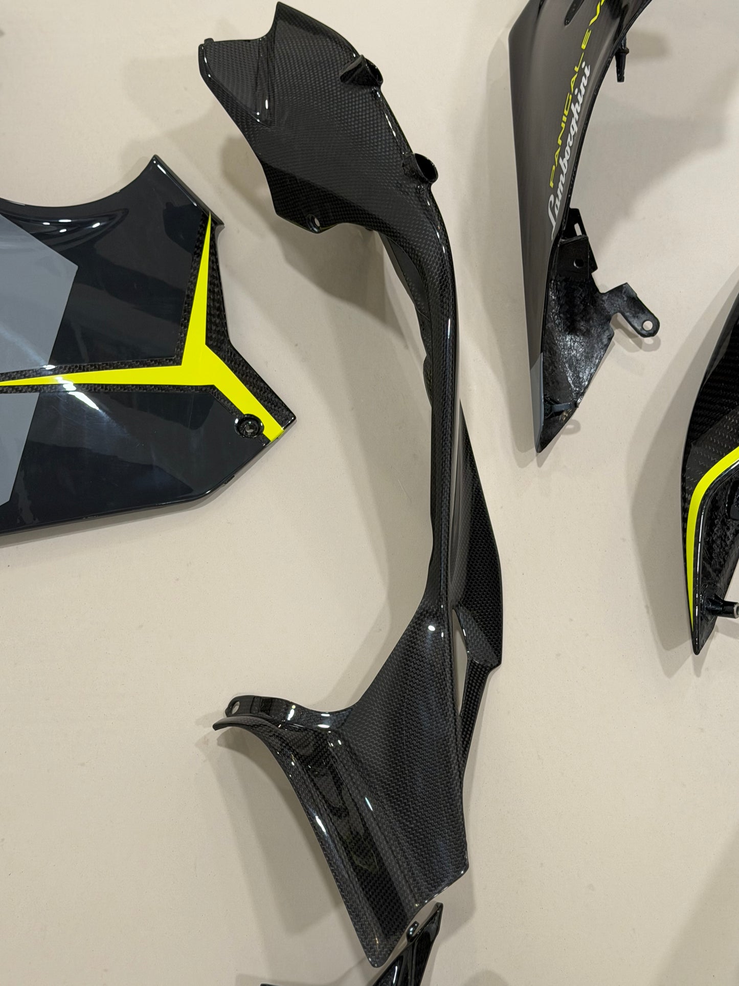 Lamborghini Style Carbon fiber body fairing for 2025-2026 Ducati Panigale V4