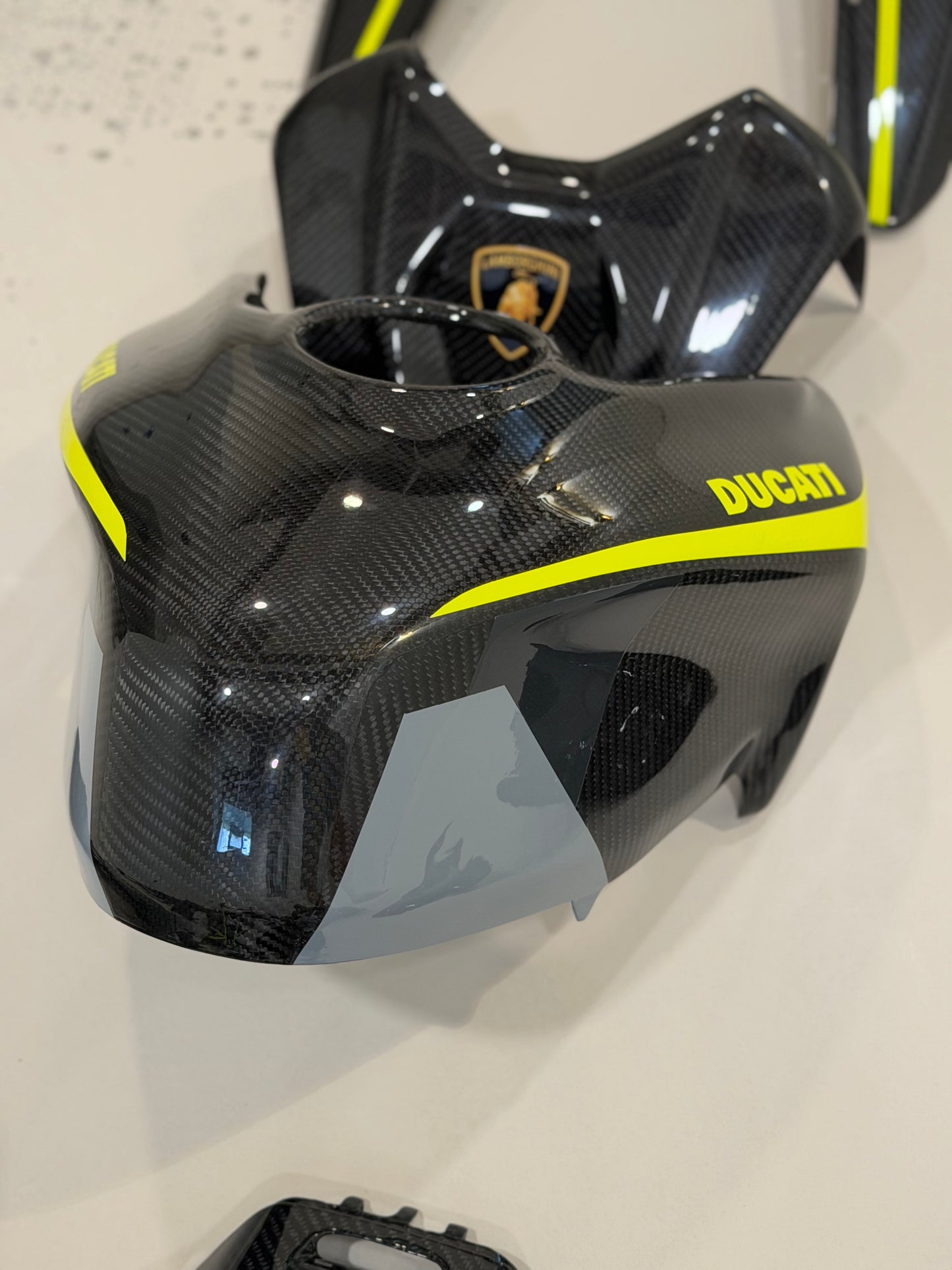 Lamborghini Style Carbon fiber body fairing for 2025-2026 Ducati Panigale V4